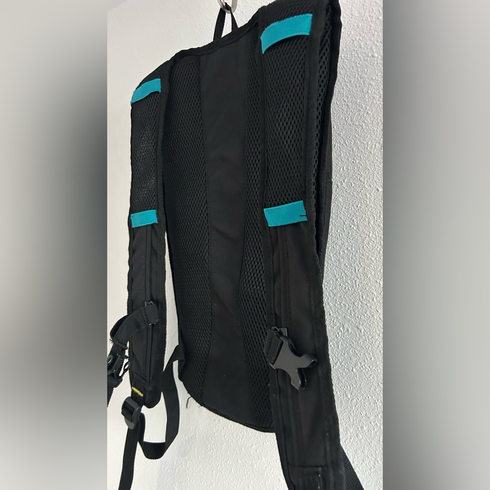 Sierra Designs Black Hydration Backpack - Picture 4 of 5